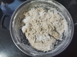 8、红枣红糖馒头,用筷子搅成絮状