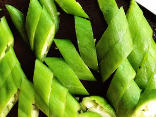 6、尖椒肥肠,切圈