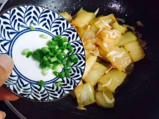 14、蚝油虾皮炒冬瓜,大火收汁撒上葱花