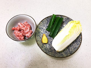 1、酸辣娃娃菜,准备食材