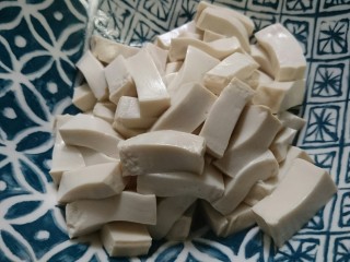 8、香菇肉末豆腐,煮好的豆腐沥水备用