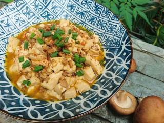 16、香菇肉末豆腐,最后撒上葱花即可