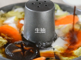 11、初春补气神器——白菜豆腐羊肉锅,沸腾后加入料酒、生抽、盐拌匀