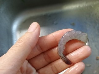 2、辅食计划+虾仁鸡蛋羹,虾去壳,去筋