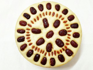 25、紫薯玉米千层糕,这就是蒸好的玉米紫薯糕啦！松松软软，香香甜甜！小兔崽子一个劲的说太美味了！