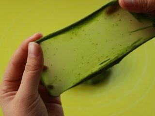 3、全麦抹茶果干软欧,直到拉出薄膜