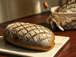 22、全麦抹茶果干软欧,出炉