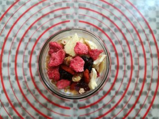 16、格兰诺拉酸奶杯,重复步骤13-15,吃多少做多少,别浪费了