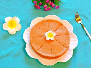 18、红糖红枣糕,切成小块即可食用。