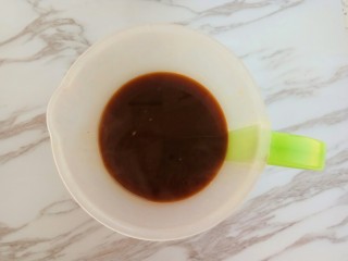 16、润肺止咳～秋梨膏,过滤出罗汉果红枣汤