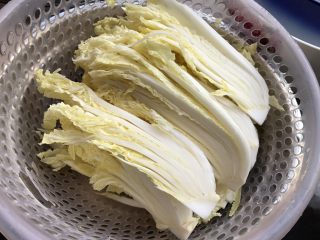 5、上汤娃娃菜,洗干净捞起沥水