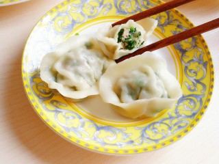 21、荠菜元宝水饺,碧绿的荠菜饺子。