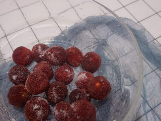 1、荔枝杨梅冷饮????,杨梅撒适量的盐