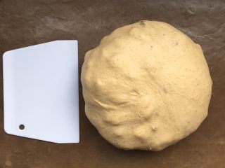 14、全麦红糖红枣欧包,翻面继续发20分钟，翻面是为了更好更均匀的发酵。