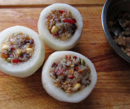 12、八宝梨罐,将八宝馅酿在梨罐中