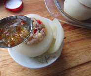 15、八宝梨罐,或者浇上桂花酱（分量外），即可