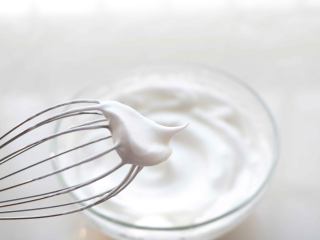 7、酸奶溶豆（超级详细）,打到提起打蛋器有尖峰时