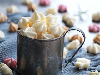 11、酸奶溶豆（超级详细）,颜色超级漂亮；