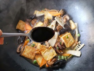 17、十味 八珍豆腐,加1勺味极鲜酱油。