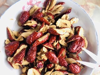 11、红枣红糖馒头,红枣用剪刀去核