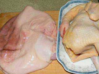 1、猪肚鸡汤,猪肚和鸡洗干净