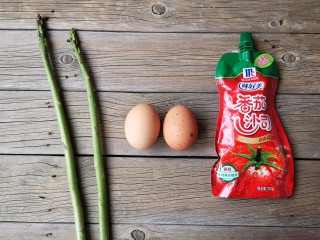 1、蛋卷芦笋——春季健康瘦身餐,准备食材。