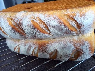 19、红枣黄豆粉吐司,脱模冷却