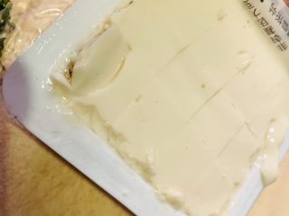 5、花蛤豆腐汤,切小块，取半盒；