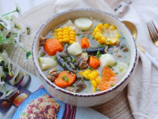 14、冬至美食 营养滋补的山药炖鸡汤,成品。