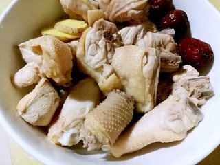 10、海参土鸡汤 大寒补气血,焯水。