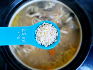 14、胡辣汤(家庭简易版),放入3g鸡精。