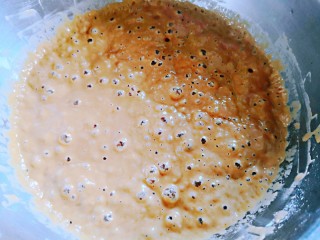 9、红糖红枣发糕,发酵好的面糊是这样的。