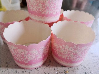 12、红糖红枣发糕,准备好纸杯,没有换成碗或者小盆。