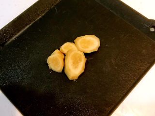 4、羊肉汤面,鲜姜切成小片