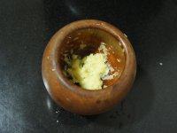 4、蜂蜜生姜茶,这是捣碎后的样子；