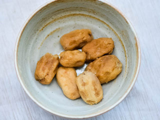 4、核桃酪,红枣去皮，去核。