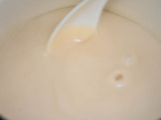 7、核桃酪,小火加热，边加热边要搅拌，不然容易底部糊。加热几分钟就好。