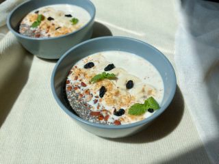 12、香蕉牛奶隔夜燕麦,营养全面又美味的香蕉牛奶隔夜燕麦就做好啦～