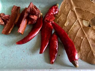 2、了不起的小番茄➕番茄土豆红烩牛肉,香料冲洗下去浮灰