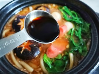 12、好吃到飞起的砂锅土豆粉,两勺陈醋。