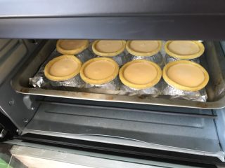 13、萄式蛋挞～经典简易版,放入烤箱中下层，210度上下火烤18分钟
