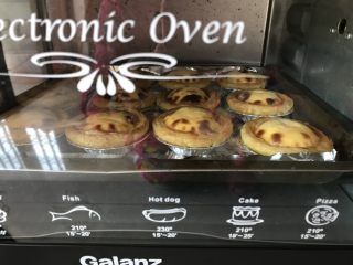 14、萄式蛋挞～经典简易版,烤至蛋液鼓起，表面微焦就可以了