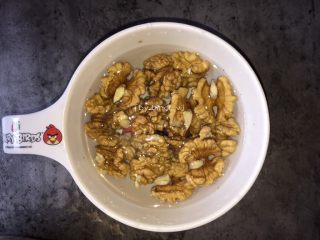 4、核桃杂粮粥,洗净待用