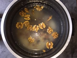10、核桃杂粮粥,开启煲煮功能