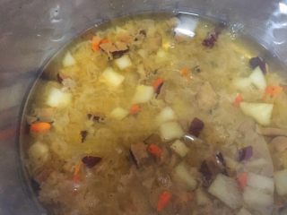 6、宝宝辅食10M➕：银耳雪梨羹,出胶满满的银耳雪梨羹好啦