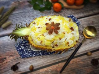 14、健脾养胃~酸甜糯香凤萝饭,时间到，出锅了，是不是美美哒！看着就很好吃的样子了，酸酸甜甜好滋味！