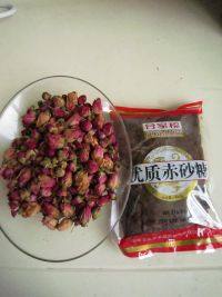 1、玫瑰红糖膏,准备好所有的食材。