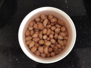 2、莲藕花生章鱼大骨汤,花开提前洗净泡软，我喜欢稍糯口感，一小时左右(不泡也可以哈）