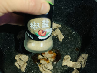 14、芦笋炒肉片,加椒盐;