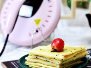 12、鹌鹑蛋全麦玉米面薄饼,薄饼可以搭配任何自己喜欢的食材卷起来吃。